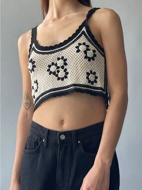 Le Lis Collection Crochet Floral Crop Top Size M/L Y2K